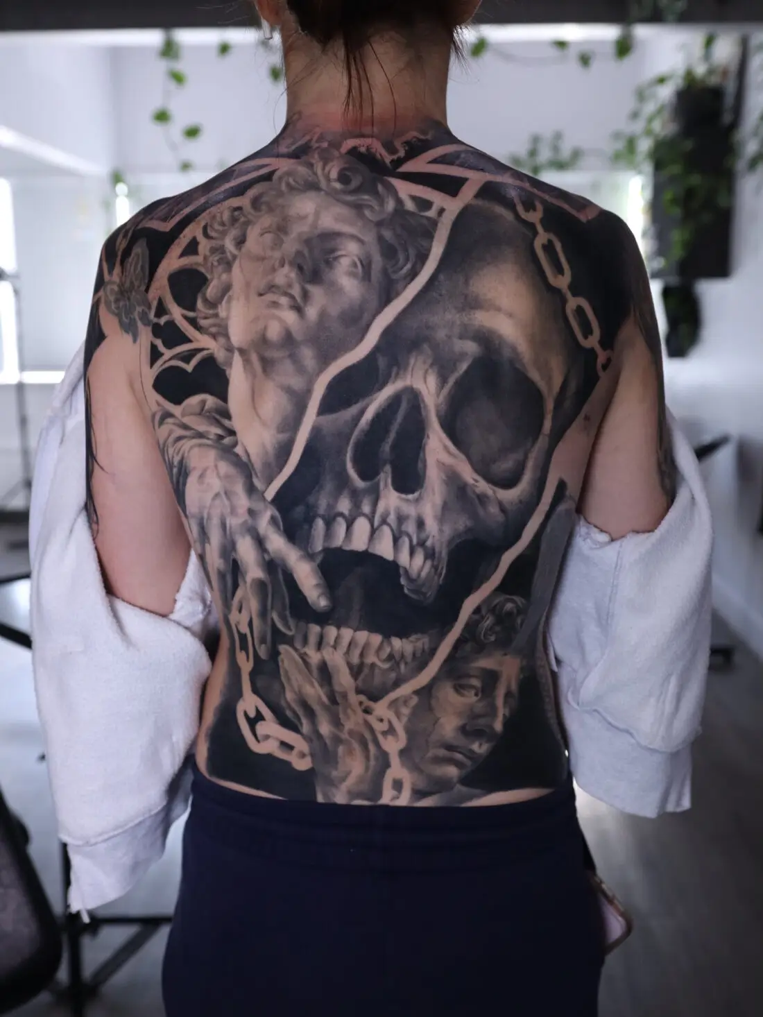 Full Back Skull Black and Grey 